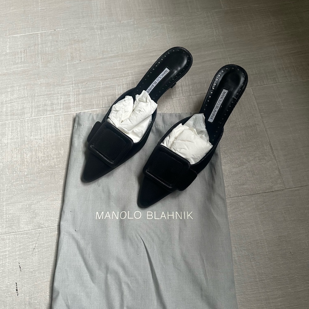 Manolo Blahnik Maysale 50